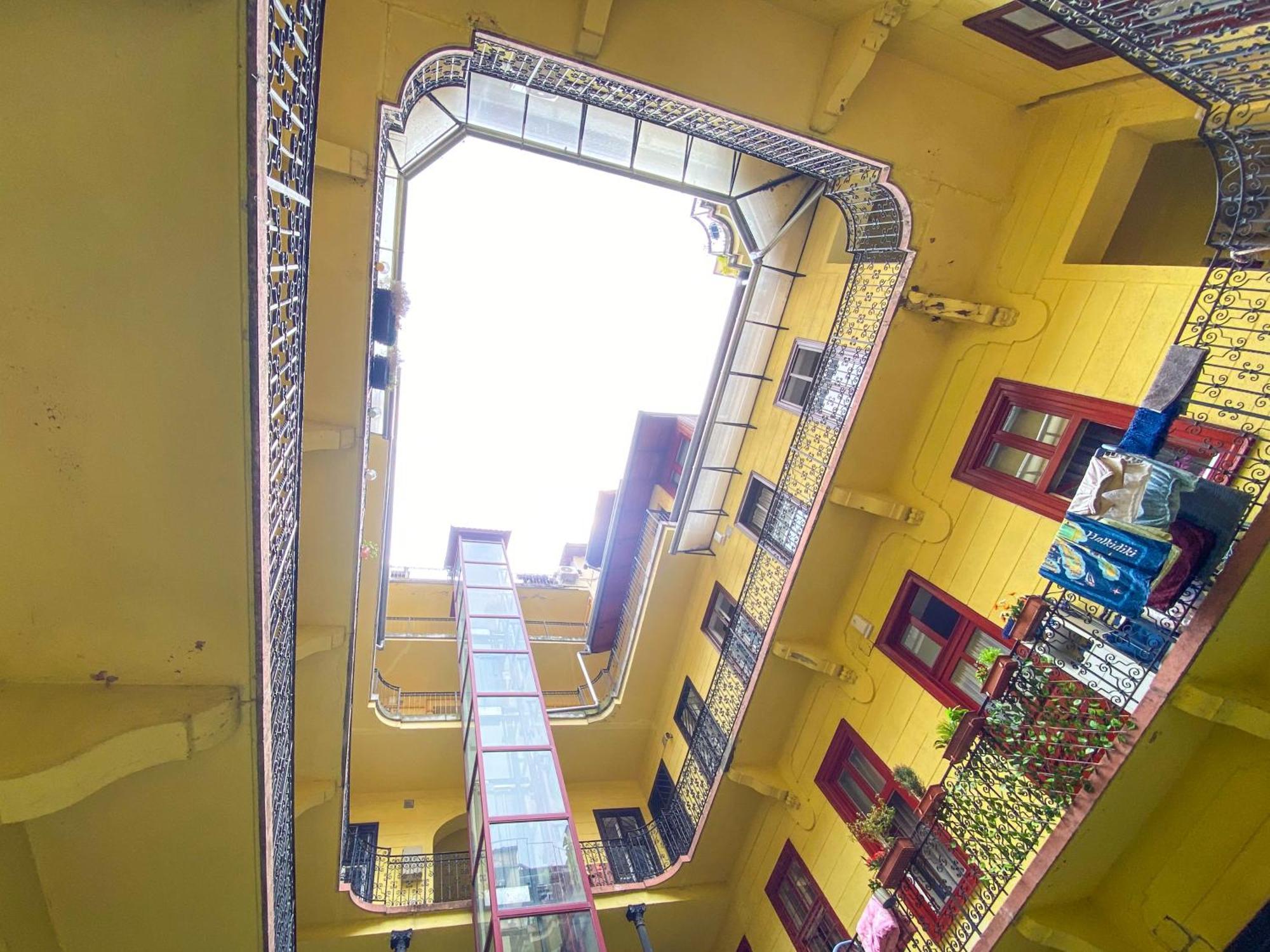 Spacious 2 Story Loft W Balcony Near Opera, Andrassy ブダペスト エクステリア 写真