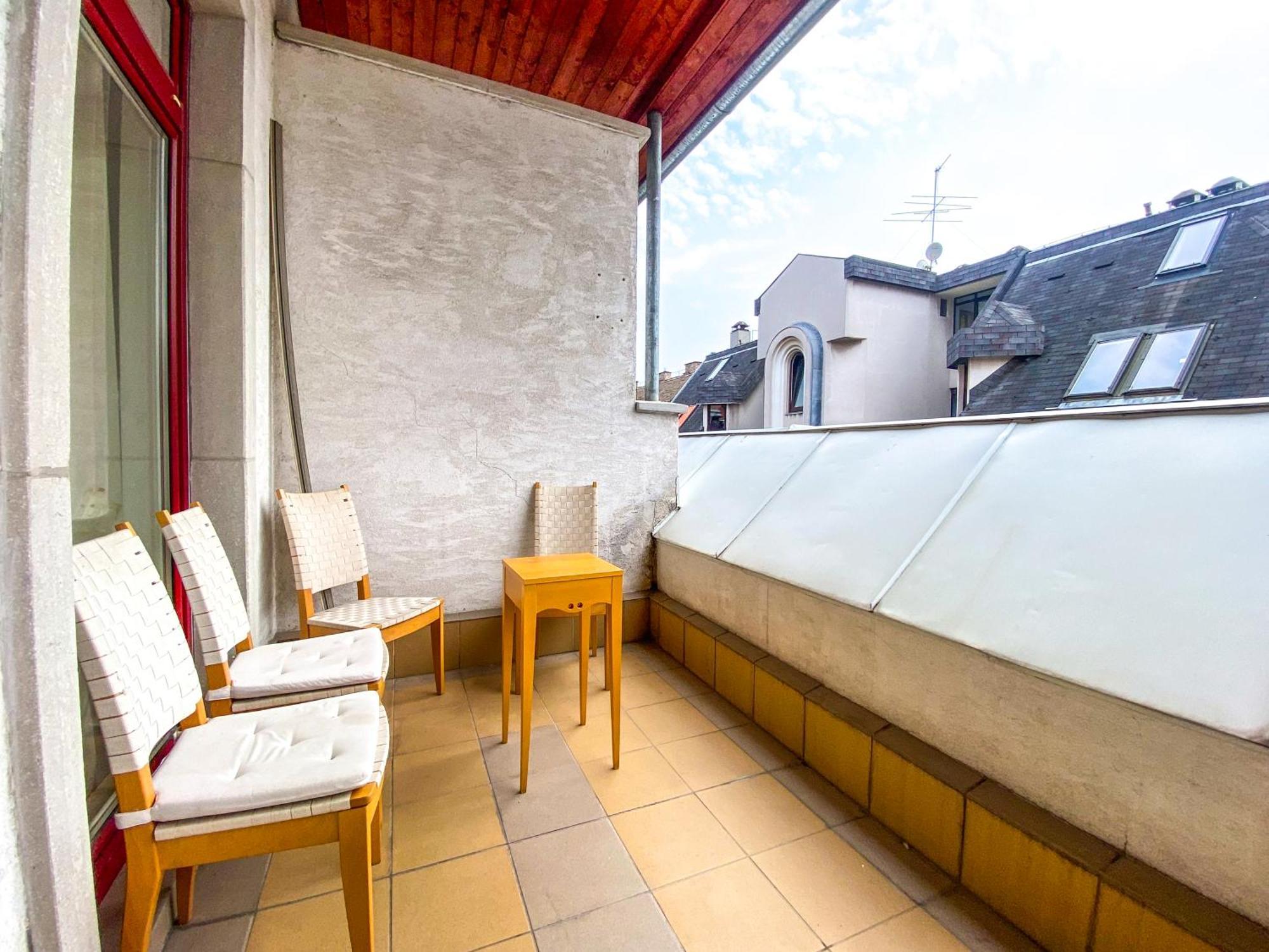 Spacious 2 Story Loft W Balcony Near Opera, Andrassy ブダペスト エクステリア 写真